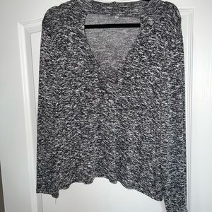 Light Sweater w/ Cutout